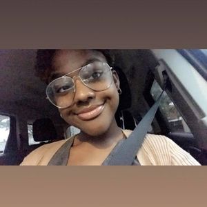 Meet your Posher, Naia